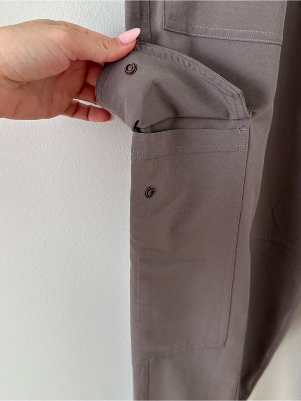 Spanx Out Of Office Cargo Joggers Sweatpants Smoke Taupe Brown Drawstring Small - Picture 6 of 13